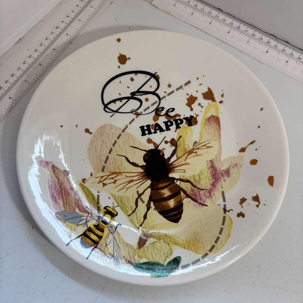 🛍️3/$30 BNWT Set of two “Bee Happy” white ceramic dinner‎ plates - Picture 2 of 9